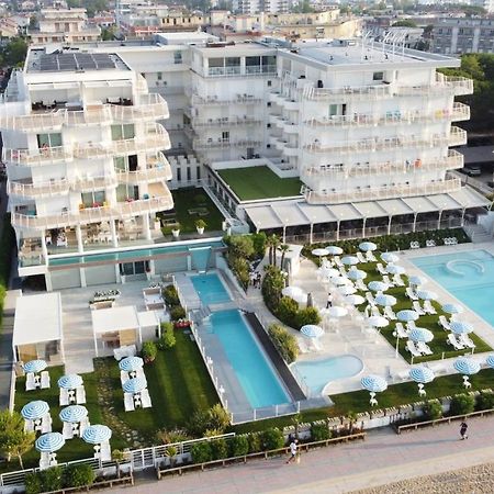 Hotel Le Soleil Лидо ди Йезоло Екстериор снимка