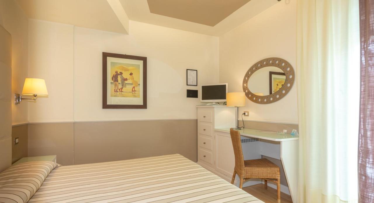 Hotel Le Soleil Лидо ди Йезоло Екстериор снимка