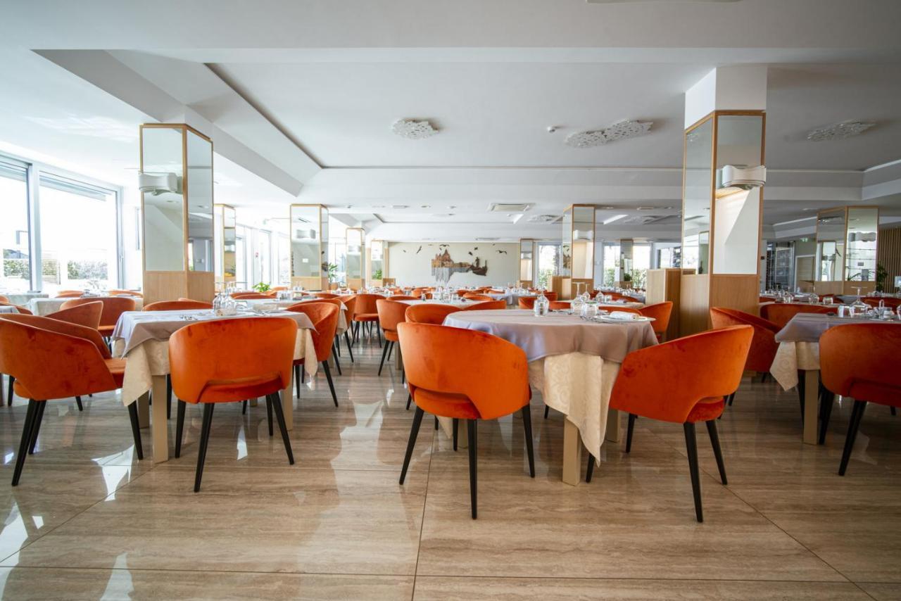 Hotel Le Soleil Лидо ди Йезоло Екстериор снимка