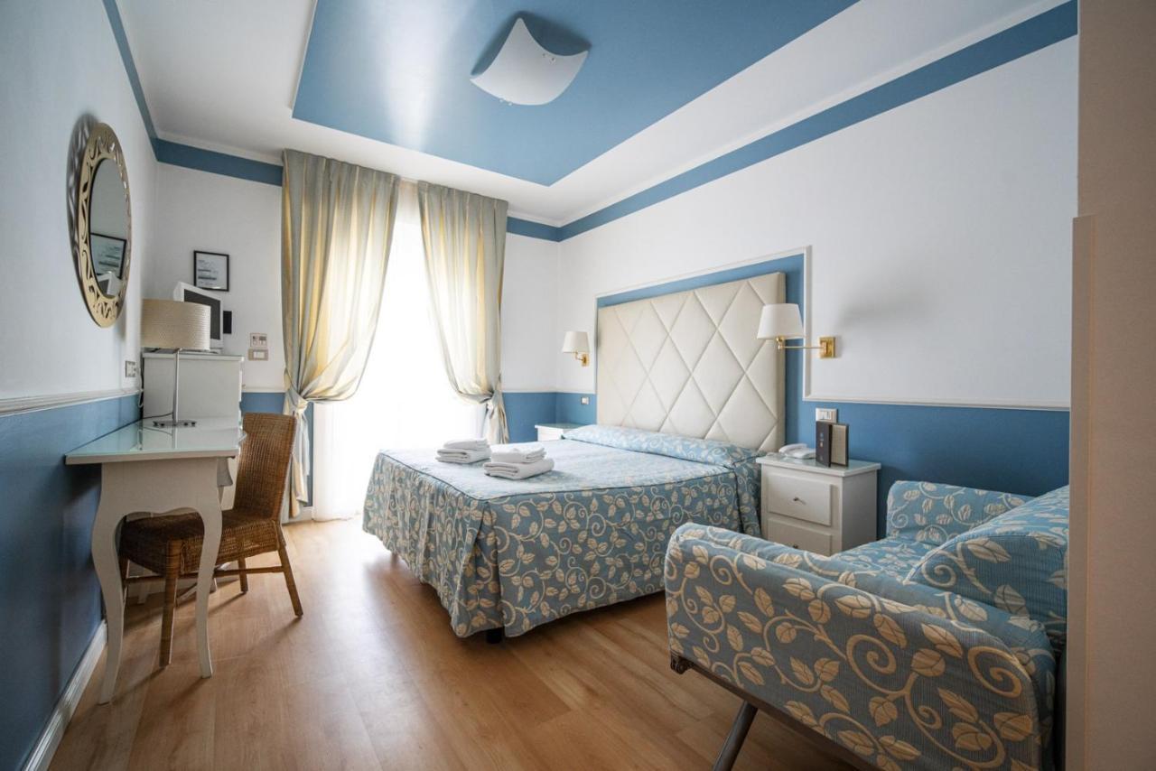 Hotel Le Soleil Лидо ди Йезоло Стая снимка