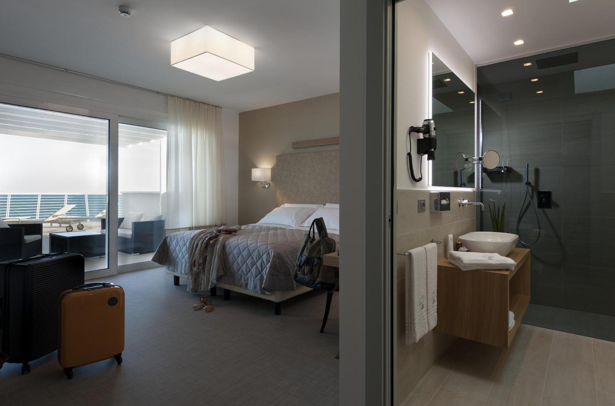 Hotel Le Soleil Лидо ди Йезоло Стая снимка