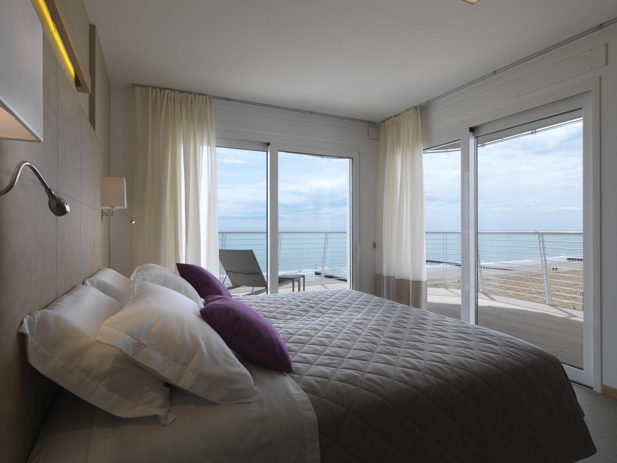 Hotel Le Soleil Лидо ди Йезоло Стая снимка