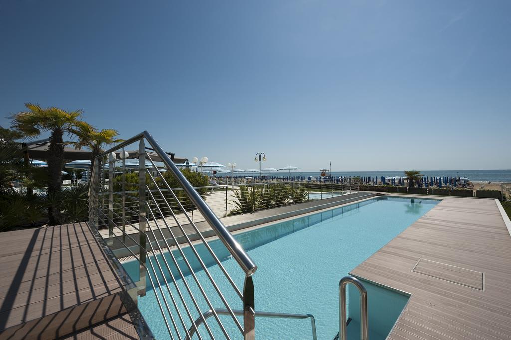 Hotel Le Soleil Лидо ди Йезоло Екстериор снимка